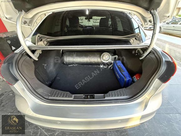 FORD FOCUS TİTANİUM BENZİN LPG HATASIZ BOYASIZ DÜŞÜK KM