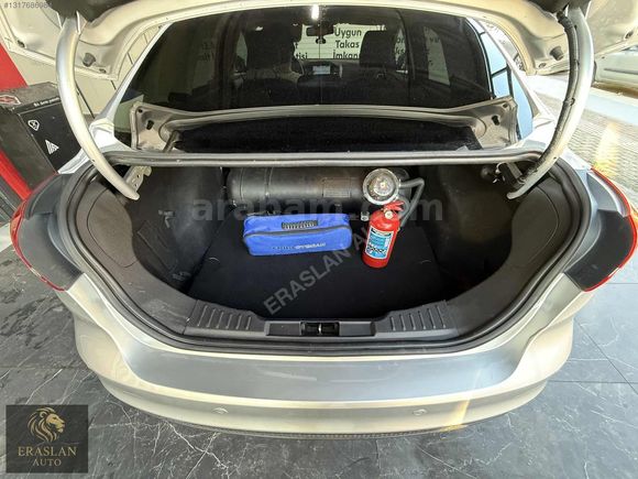 FORD FOCUS TİTANİUM BENZİN LPG HATASIZ BOYASIZ DÜŞÜK KM