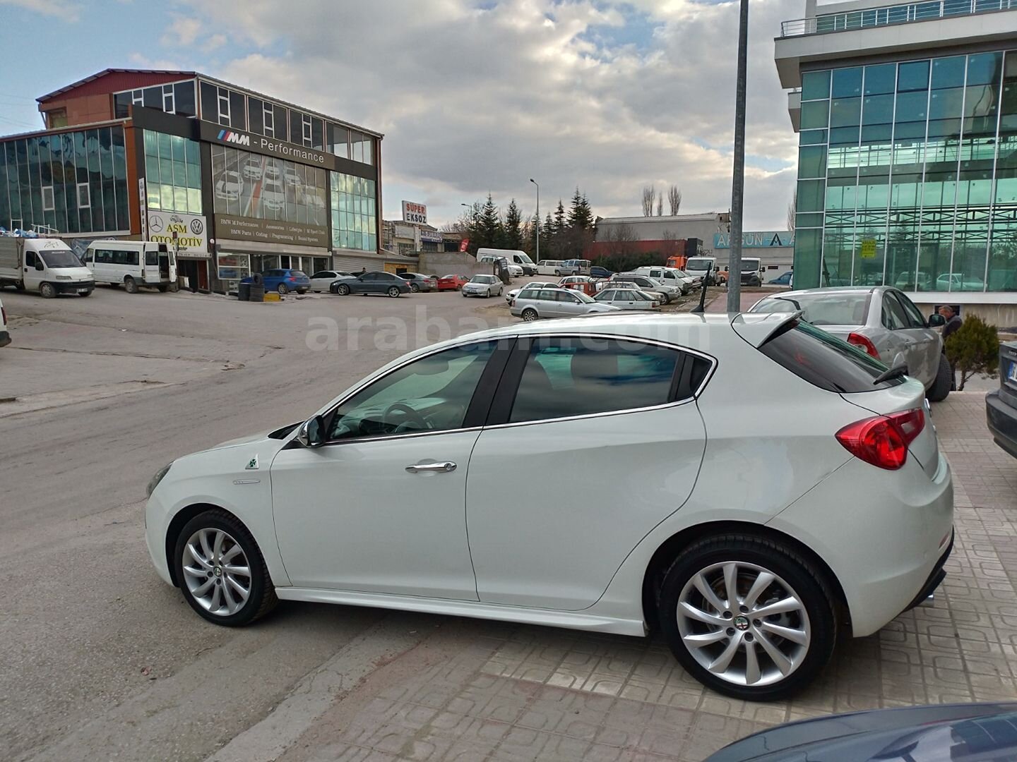 Galeriden Alfa Romeo Giulietta 1.6 JTD Distinctive 2014 Model Ankara 149.000 km Beyaz 2
