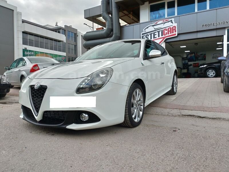 Galeriden Alfa Romeo Giulietta 1.6 JTD Distinctive 2014 Model Ankara 149.000 km Beyaz