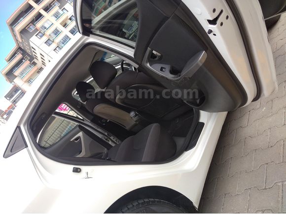Öğretmenden Hyundai Elantra 1.6 D-CVVT Mode 2011 Model