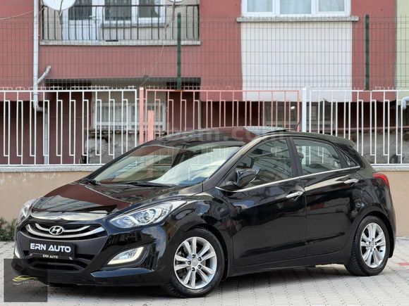 ERN AUTO'DAN 2013 HYUNDAI İ30 OTOMATİK VİTES 138 BIN KM CAMTAVAN