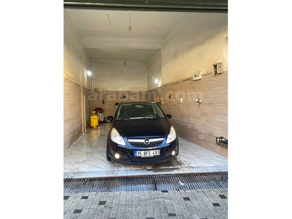 CADDE HERKESİN GÖZÜNÜ ALAMADIĞI CORSA