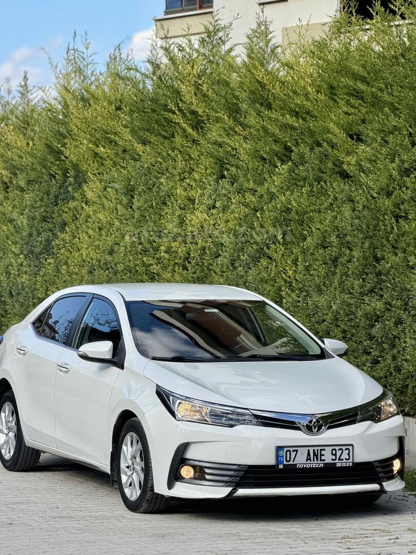 Sahibinden Toyota Corolla 1.4 D-4D Advance 2017 Model 143.000km Beyaz 3
