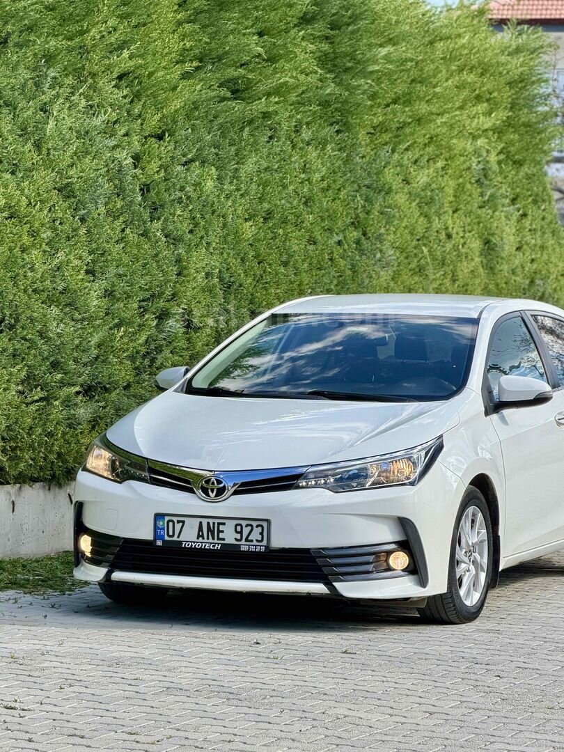 Sahibinden Toyota Corolla 1.4 D-4D Advance 2017 Model 143.000km Beyaz 4