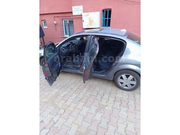Sahibinden Renault Megane 1.6 Privilege 2004 Model