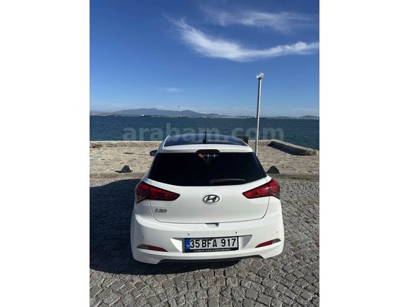 CAM TAVANLI TEMİZ HYUNDAİ İ20
