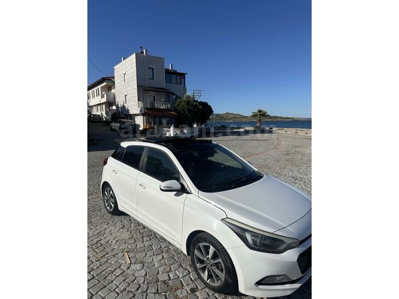 CAM TAVANLI TEMİZ HYUNDAİ İ20