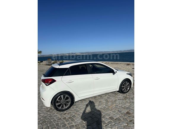 CAM TAVANLI TEMİZ HYUNDAİ İ20
