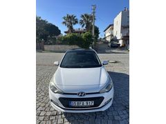 CAM TAVANLI TEMİZ HYUNDAİ İ20