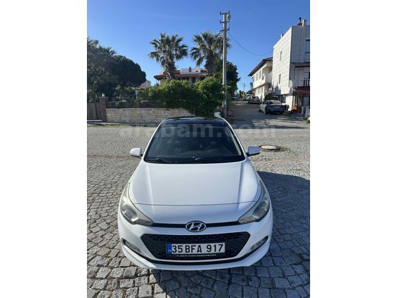 CAM TAVANLI TEMİZ HYUNDAİ İ20