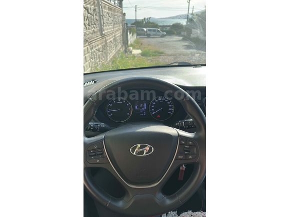 CAM TAVANLI TEMİZ HYUNDAİ İ20