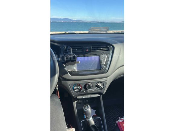 CAM TAVANLI TEMİZ HYUNDAİ İ20