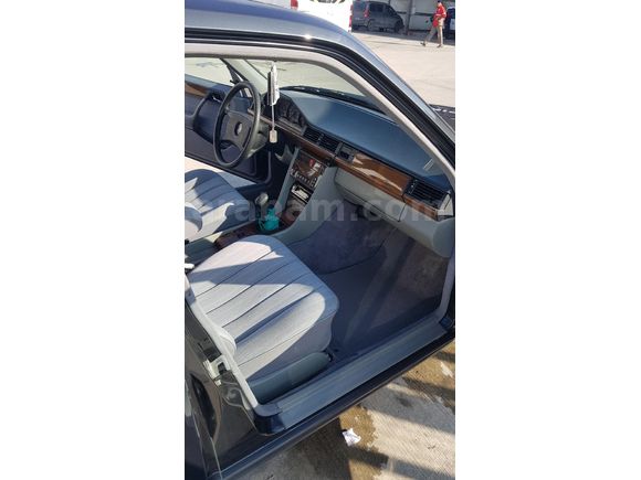 Sahibinden Mercedes - Benz E 200 1989 Model  148.000 km Siyah