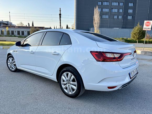 Renault Megane 1.3 TCe Joy 2022 Model