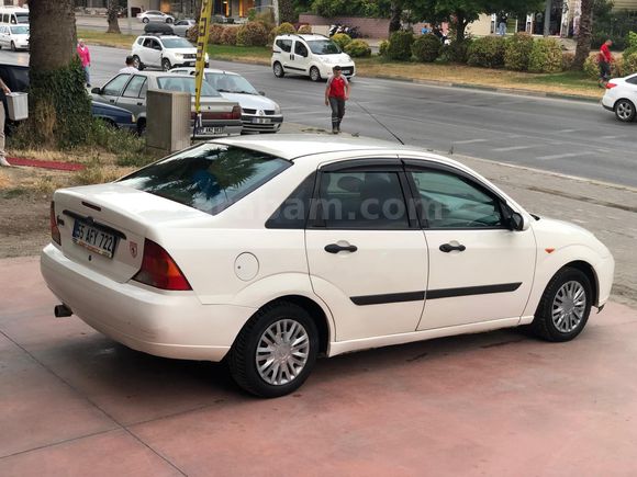 Galeriden Ford Focus 1.6 Ambiente 2000 Model Samsun