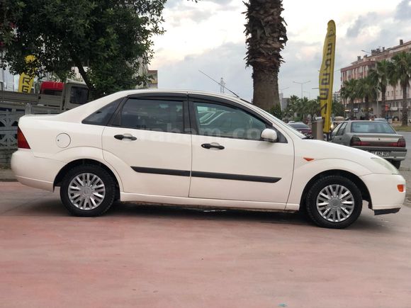 Galeriden Ford Focus 1.6 Ambiente 2000 Model Samsun