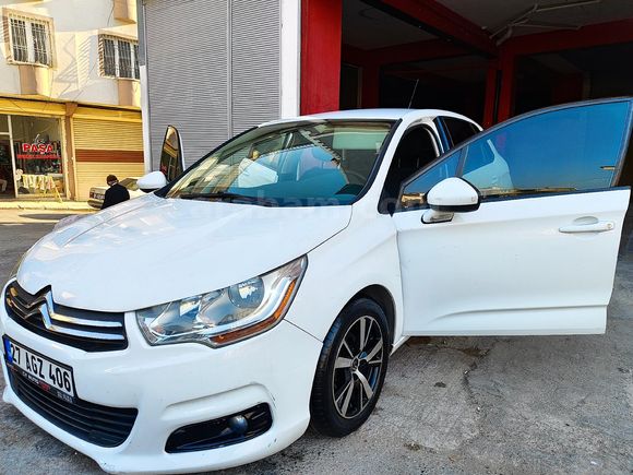 Askeri Personelden Citroen C4 1.6 HDi Attraction 2011 Model  284.000 km Beyaz