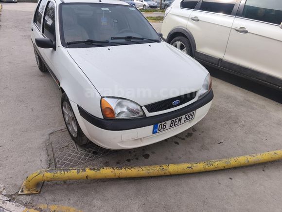Sahibinden Ford Fiesta 1.25 klimalı buz gibi yapiyor 2001 Model