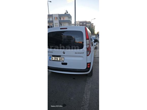 Sahibinden Renault Kangoo Multix 1.5 dCi Touch 2021 Model  285.000 km Beyaz