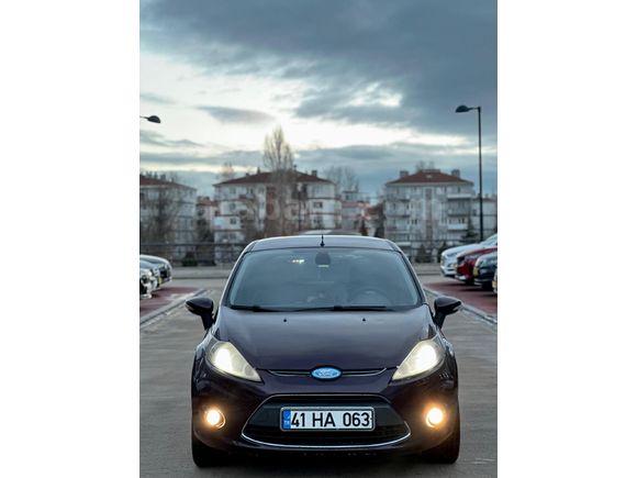 Sahibinden Ford Fiesta 1.4 TDCi Titanium X 2010 Model  265.000 km Bordo