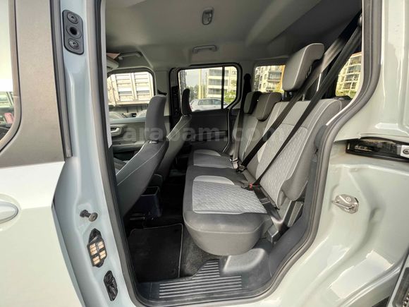 Galeriden Ford Tourneo Courier 1.5 EcoBlue Titanium 2024 Model Manisa