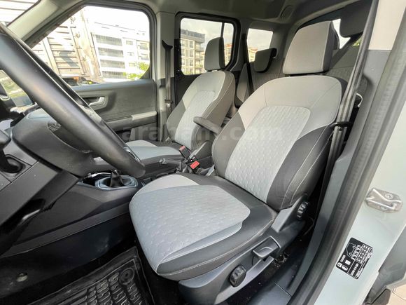 Galeriden Ford Tourneo Courier 1.5 EcoBlue Titanium 2024 Model Manisa