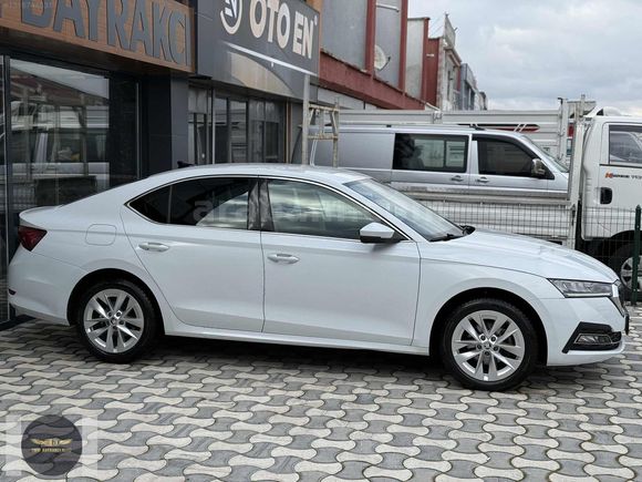 2022 SKODA OCTAVİA 1.0 E-TEC 110 BG DSG PREMIUM HATASZ 156.000KM