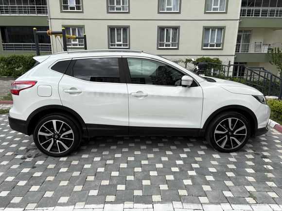 Sahibinden Nissan Qashqai 1.6 dCi Platinum Premium Pack 2014 Model  259.000 km Beyaz