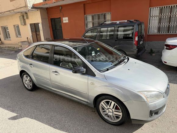 Sahibinden Ford Focus 1.6 Ghia 2005 Model 