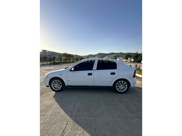 Akademisyenden 1.6 Opel Astra