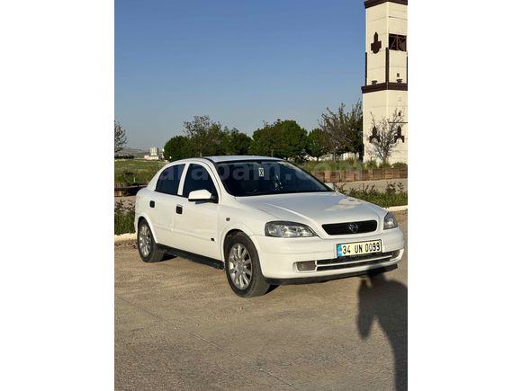 Akademisyenden 1.6 Opel Astra