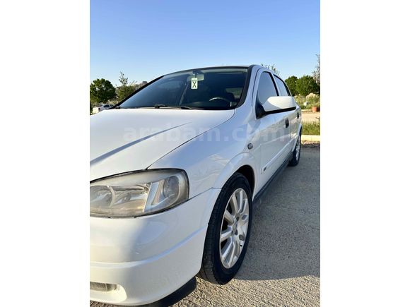 Akademisyenden 1.6 Opel Astra