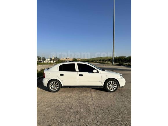 Akademisyenden 1.6 Opel Astra