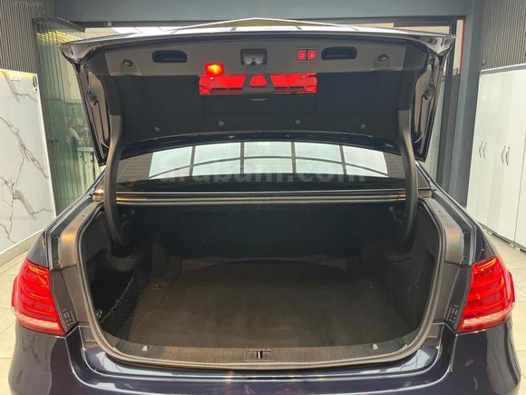 MERCEDES E180 EDİTİON E/ÖZEL RENK/DEĞİŞENSİZ/SRVS BKM/NAVİGASYON