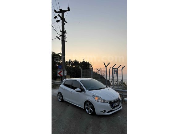 DEĞİŞENSİZ BOYASIZ  Peugeot 208 1.4 HDi Access 2013 Model Bursa 175km Beyaz