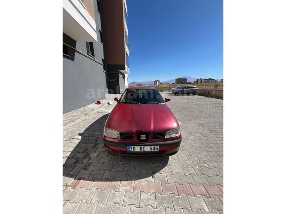 Sahibinden Seat Ibiza 1.6 Signo 2001 Model  260.000 km Bordo