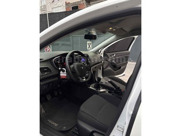İLK SAHİBİNDEN TEMİZ DÜŞÜK KM MEGANE