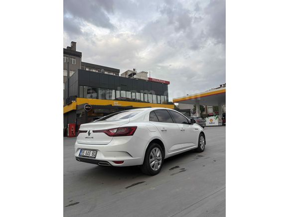 İLK SAHİBİNDEN TEMİZ DÜŞÜK KM MEGANE