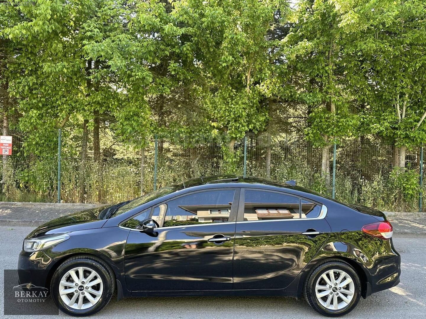 Galeriden Kia Cerato 1.6 CRDi Concept Plus 2017 Model İstanbul 184.000 km Siyah 3