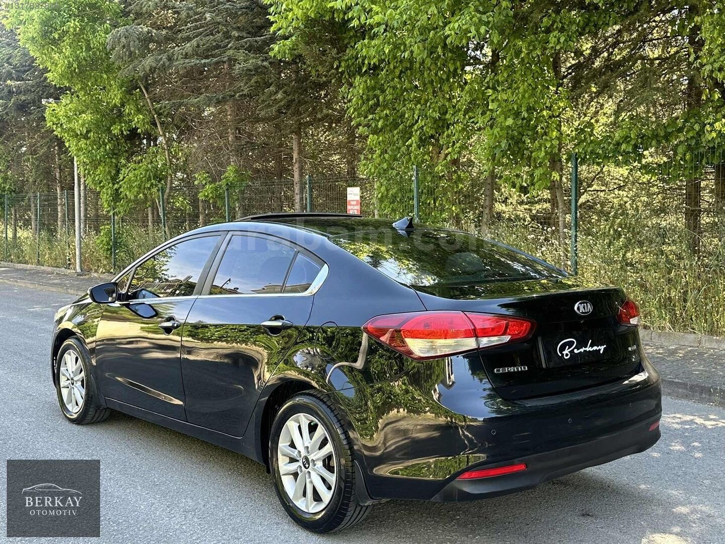 Galeriden Kia Cerato 1.6 CRDi Concept Plus 2017 Model İstanbul 184.000 km Siyah 4