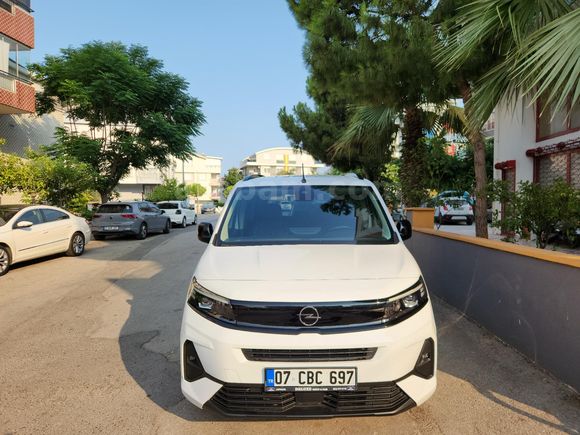 DELUXE RENT A CAR'DAN 2025 OPEL COMBO - 1.5 DİZEL - ESSENTIAL - GENİŞ HACİM