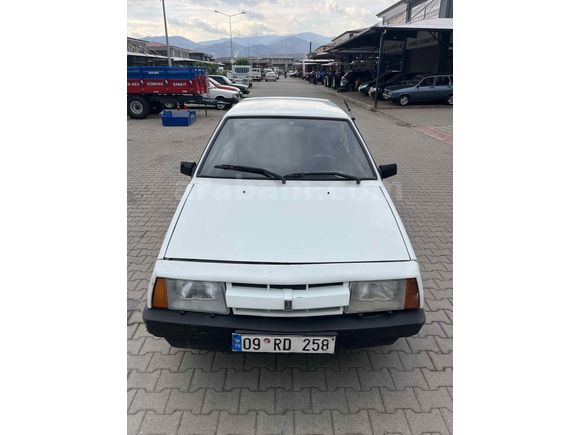 1990 MODEL LADA SAMARA