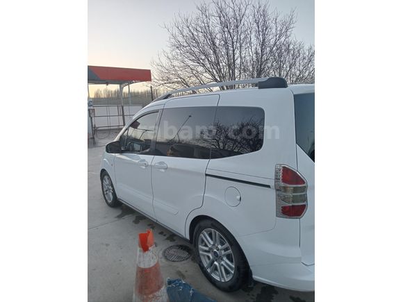 Sahibinden Ford Tourneo Courier 1.6 TDCi Titanium Plus 2015 Model
