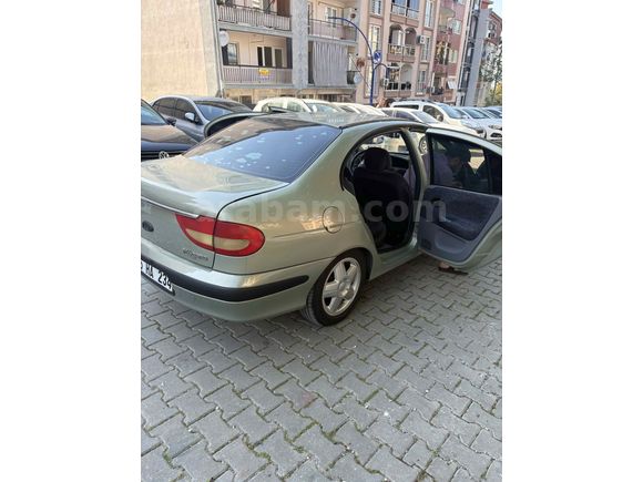 Sahibinden Renault Megane 1.6 RXi 2001 Model 
