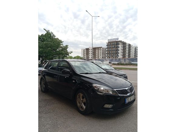 Sahibinden Kia Ceed 1.6 CRDi Motion 2011 Model  170.000 km Siyah