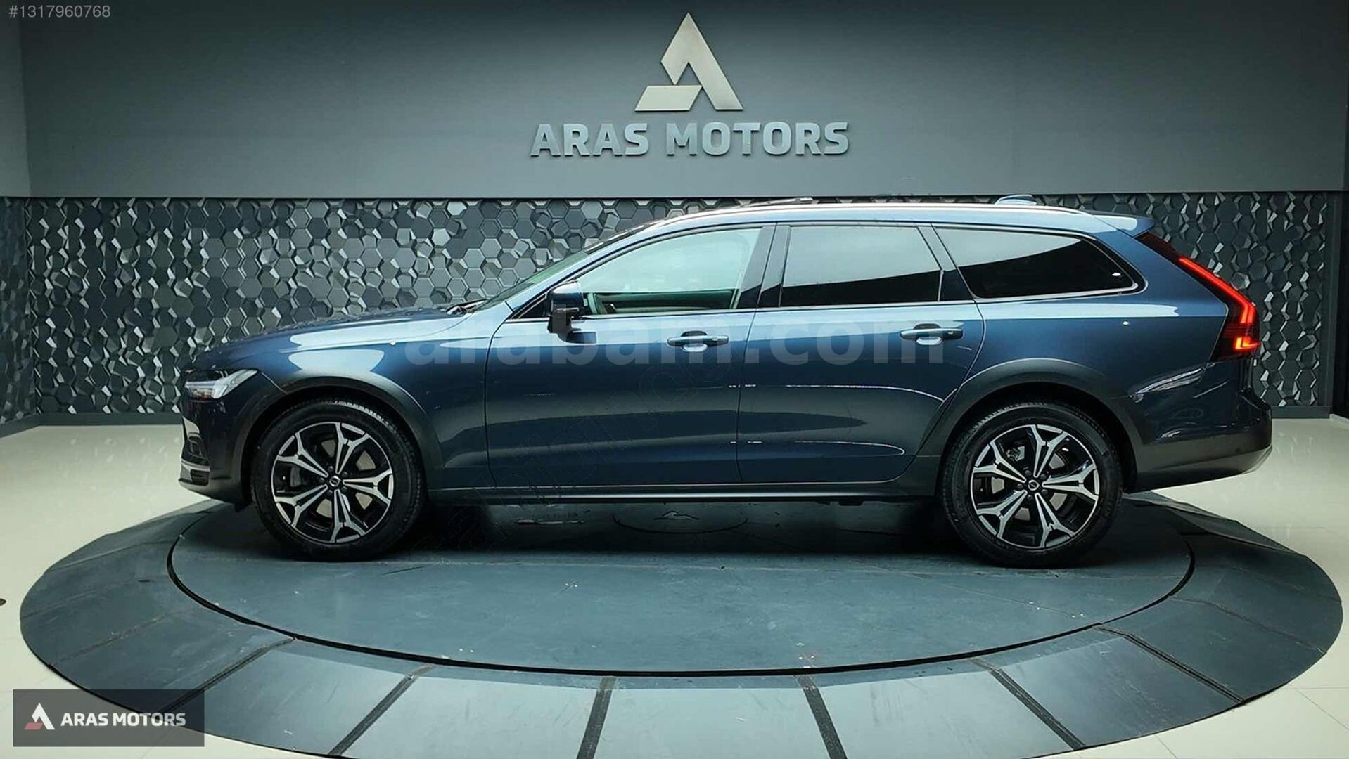 Galeriden Volvo V90 Cross Country 2.0 B5 Plus Bright 2023 Model İzmir 70.000 km Mavi 7