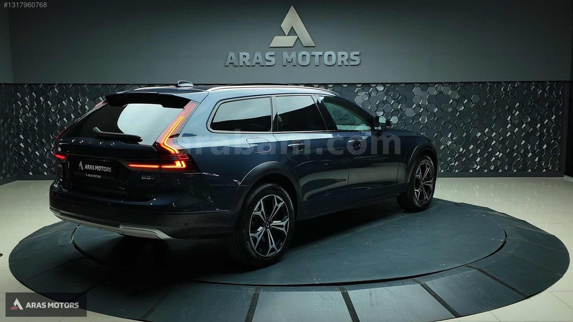 Galeriden Volvo V90 Cross Country 2.0 B5 Plus Bright 2023 Model İzmir 70.000 km Mavi 4