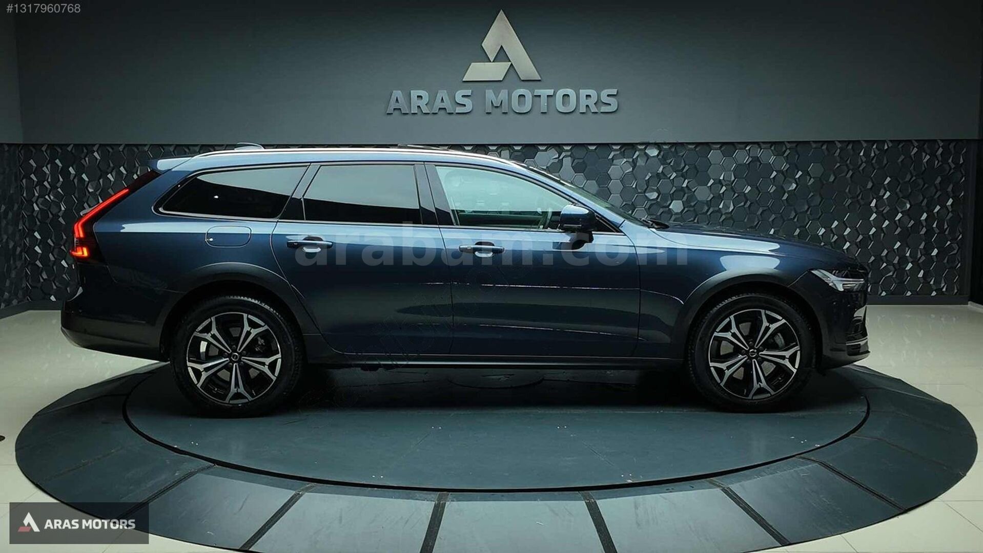 Galeriden Volvo V90 Cross Country 2.0 B5 Plus Bright 2023 Model İzmir 70.000 km Mavi 5