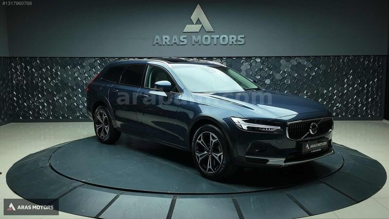 Galeriden Volvo V90 Cross Country 2.0 B5 Plus Bright 2023 Model İzmir 70.000 km Mavi